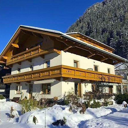 Gaestehaus Elisabeth Bed and Breakfast Mayrhofen Exterior foto